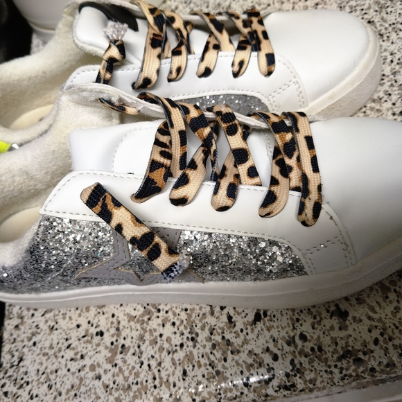 Shoes - Picture 2 of 7